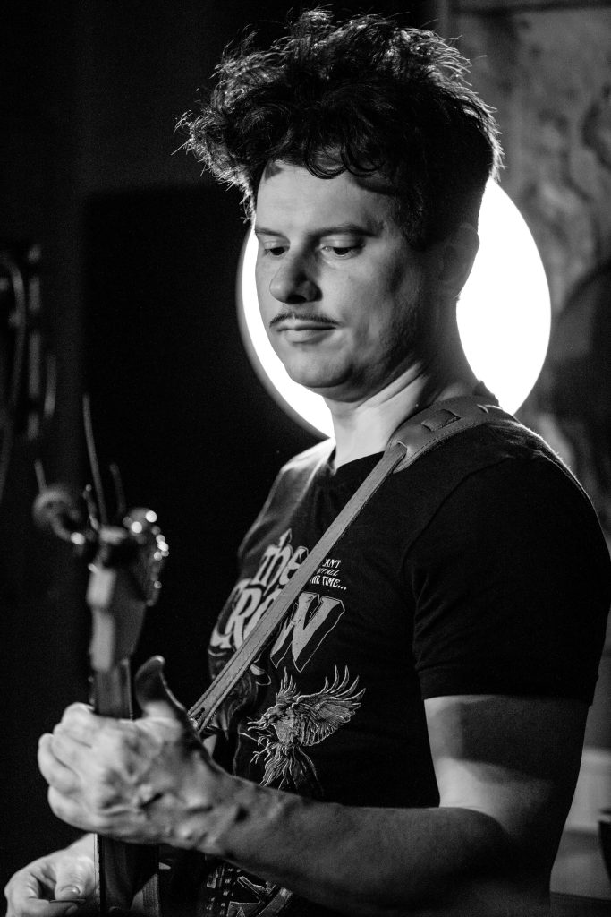 Di. 21 OKT: Leslie Graves and Toby Goodshank - Boo Hoo - The World of Dust
