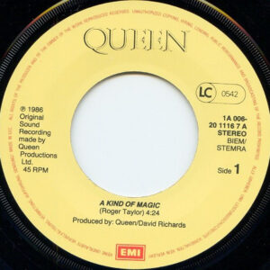 7" | Queen - A Kind of Magic / A Dozen Red Roses for my Darling - Afbeelding 2