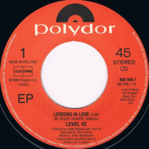 7" | Level 42 - Lessons in Love / Hot Water - Afbeelding 2