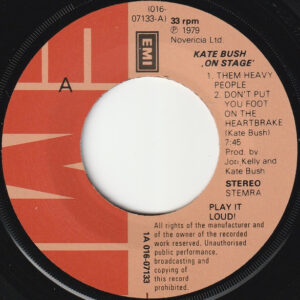 7" | Kate Bush - On Stage: Them Heavy People / Don't Push your Foot at the Heartbreak, e.a. - Afbeelding 2