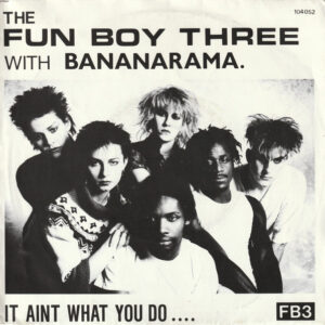 7" | The Fun Boy Three with Banamarama - It Ain't What You Do ... / The Funarama Theme - Afbeelding 1